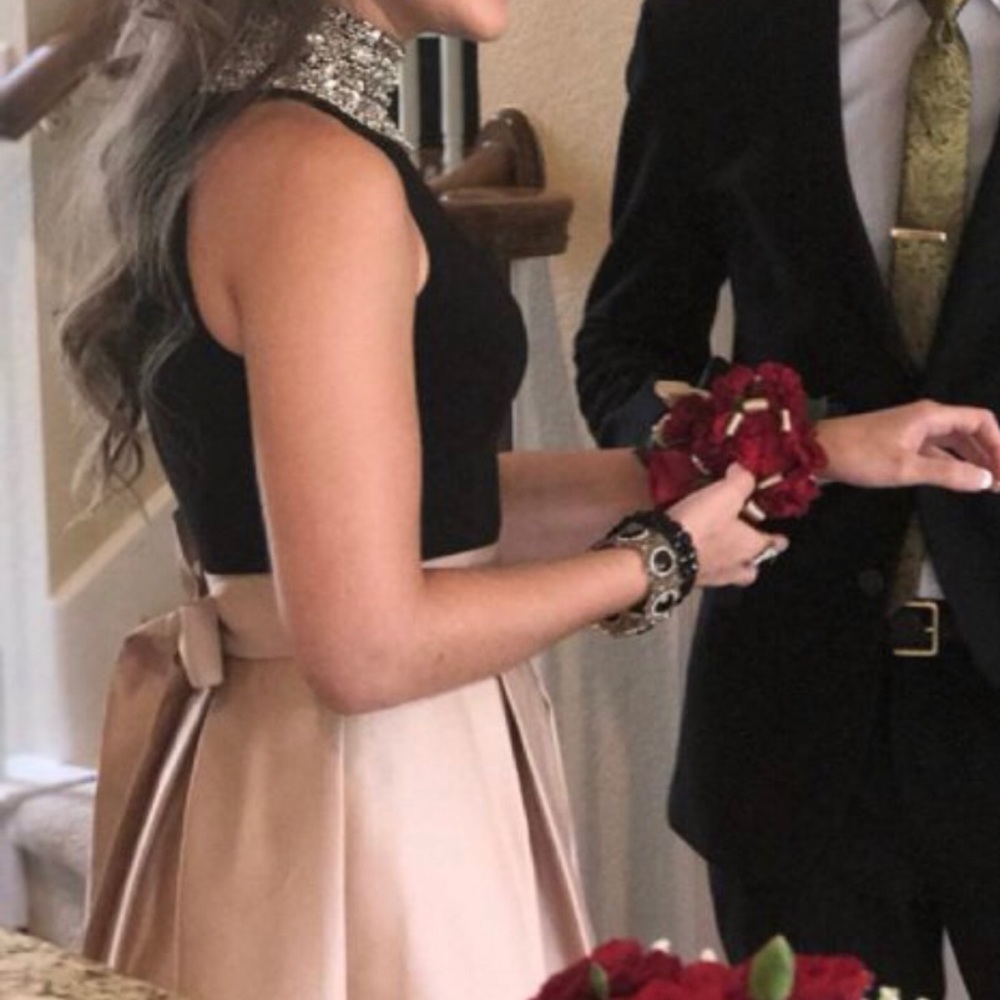 Dress - Picture 6 of 6